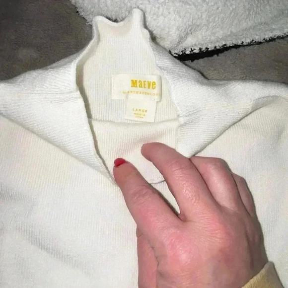 Maeve Anthropologie white knit bell sleeve sweater size large - Picture 3 of 3